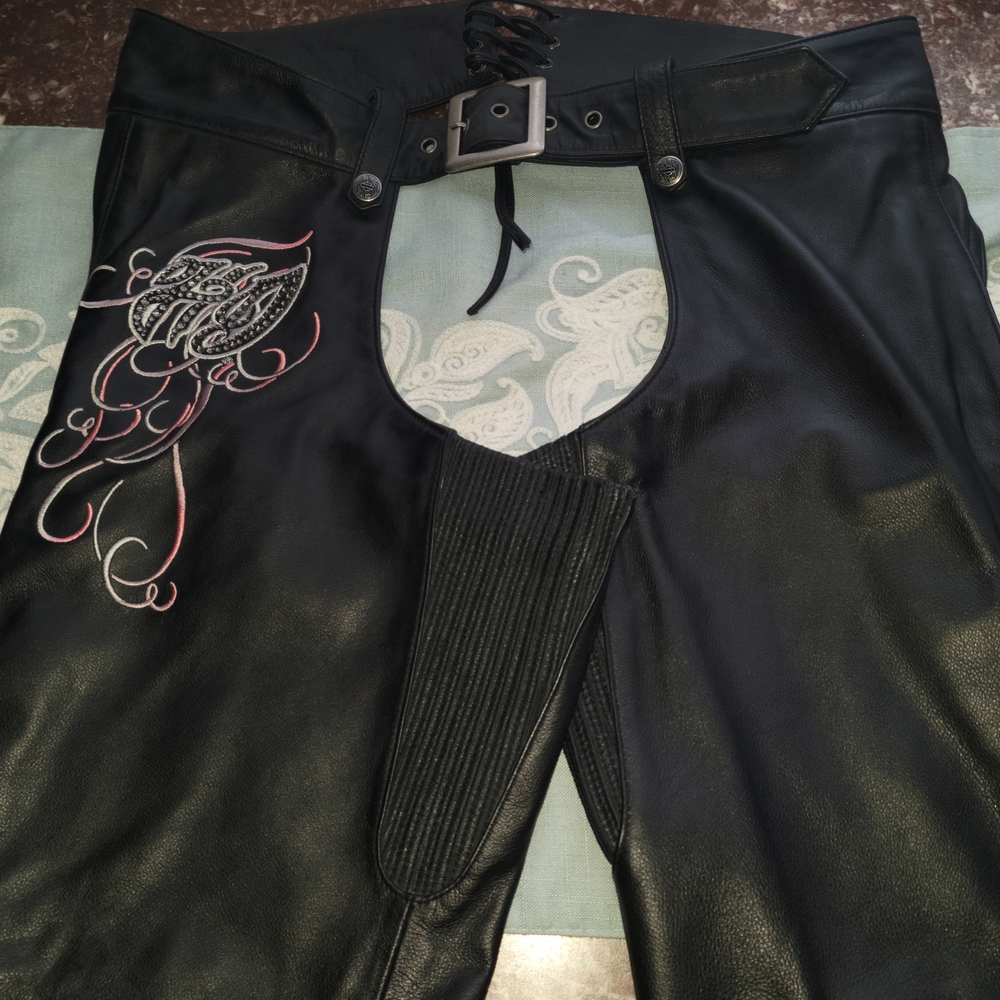 🌷Harley Davidson Leather Chaps "PRISTEIN" with Pink and White Embroidery